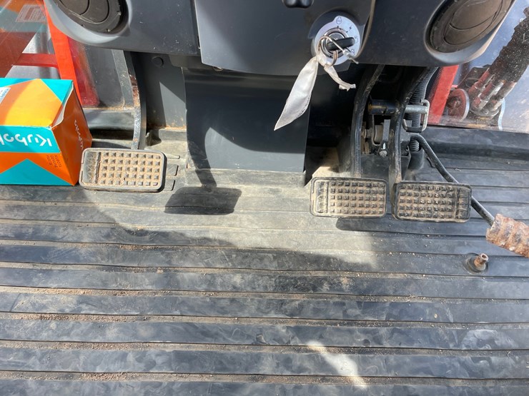 2014-kubota-m135gx-image-33