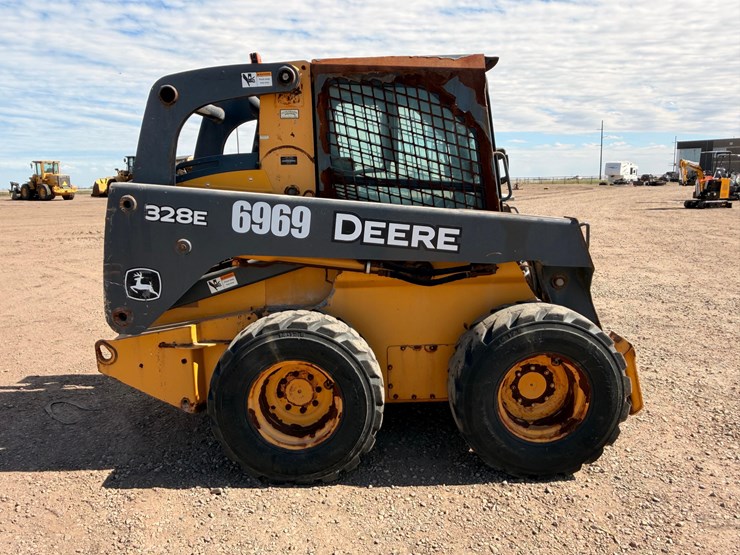 2014-deere-328e-image-4
