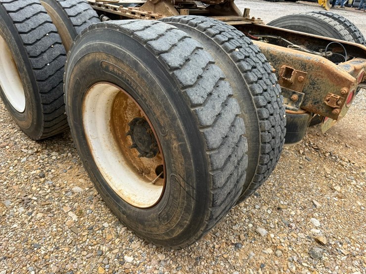 1998-freightliner-108sd-plus-image-5