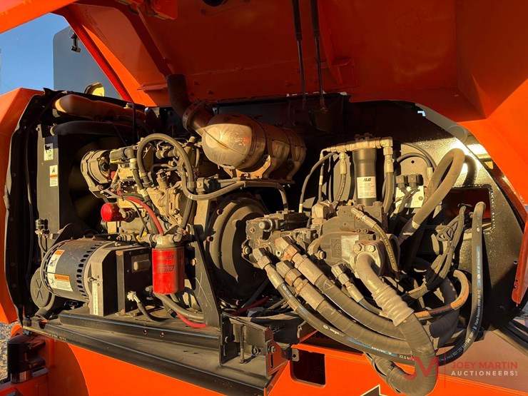 2015-jlg-800s-image-16