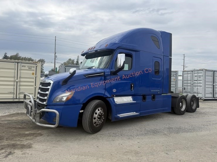 2020-freightliner-cascadia-113-image-1