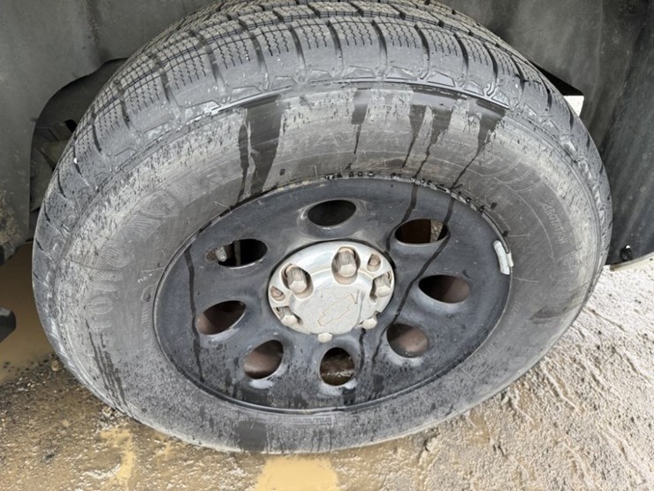 2013-chevrolet-tahoe-image-17