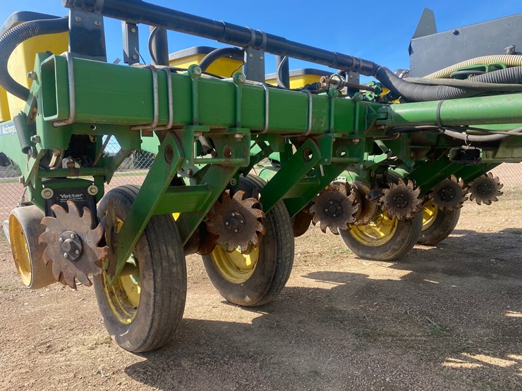 john-deere-7200-image-39