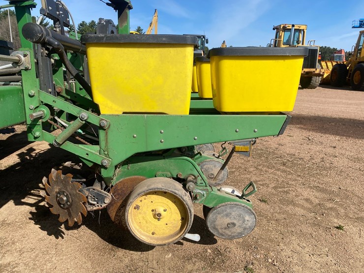 john-deere-7200-image-38