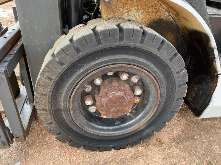 #1164-•-unicarriers-3,450-lbs-lp-forklift-image-36