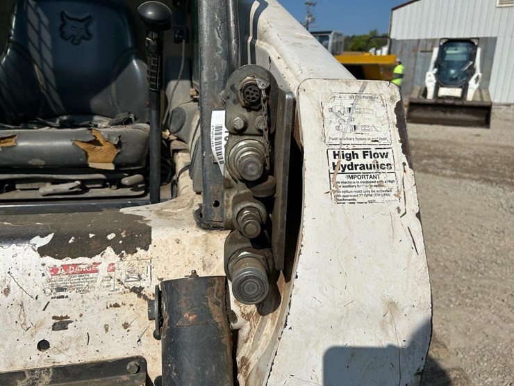 bobcat-t320-image-10