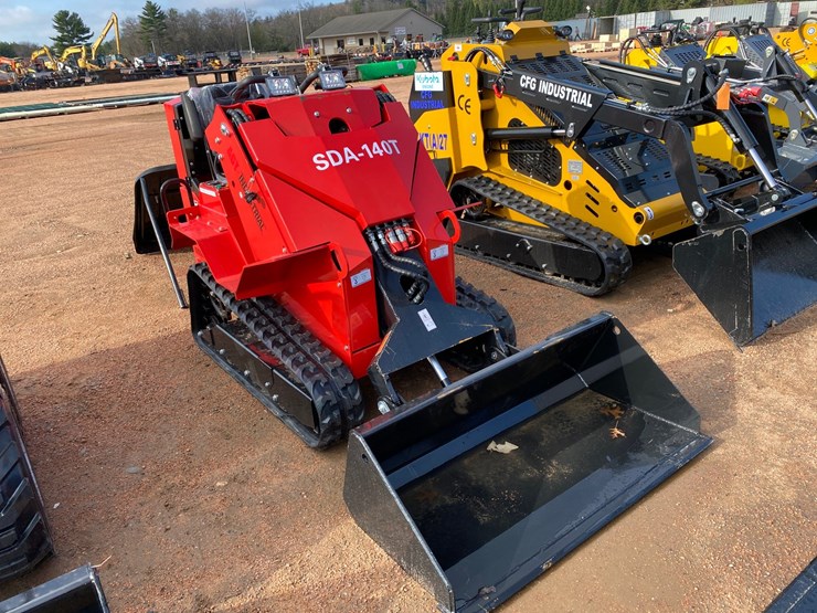 #1157-•-agt-sda-140t-tracked-ride-on-mini-skid-steer-image-2