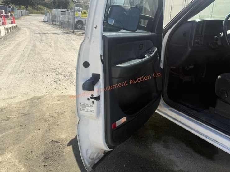 2001-chevrolet-silverado-2500-image-24