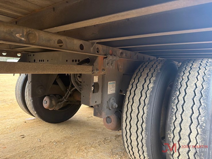 2009-utility-53'-image-10