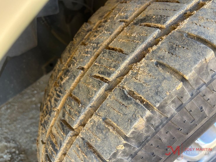 2013-nissan-nv3500hd-image-12