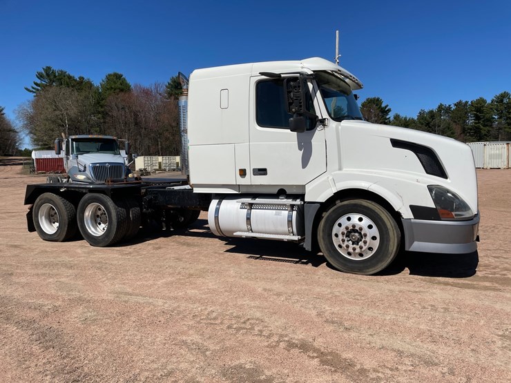 2005-volvo-10-image-4