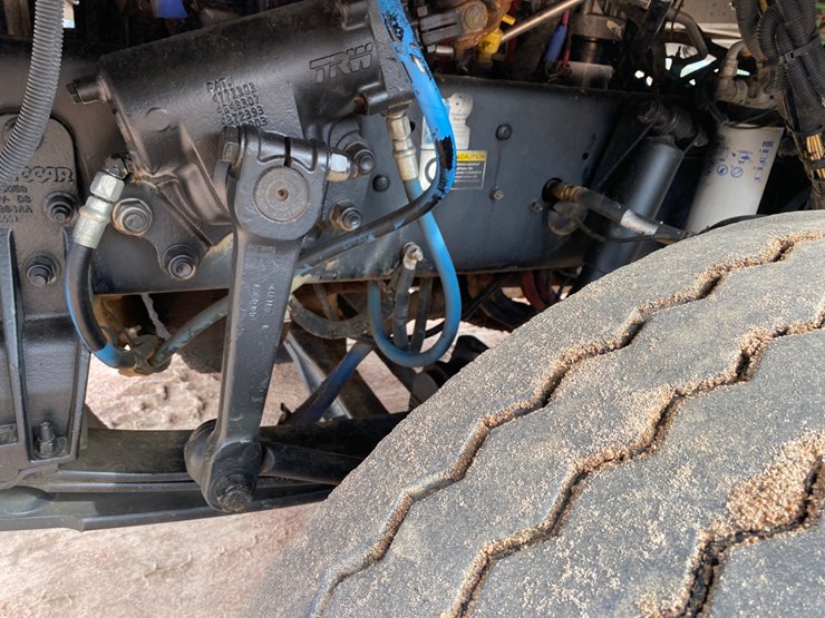 2017-peterbilt-348-image-14