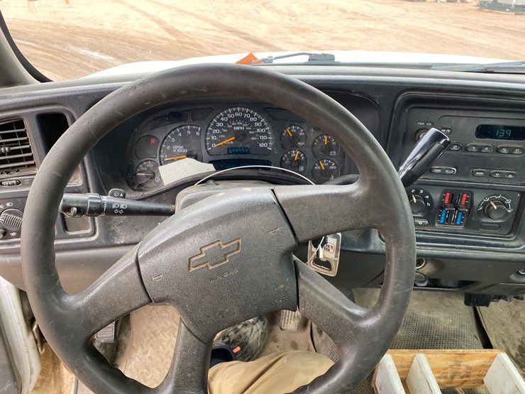 2004-chevrolet-2500-image-44