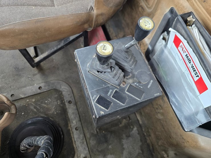 #22589-•-2006-mack-cv713-granite-roll-off-truck-image-44