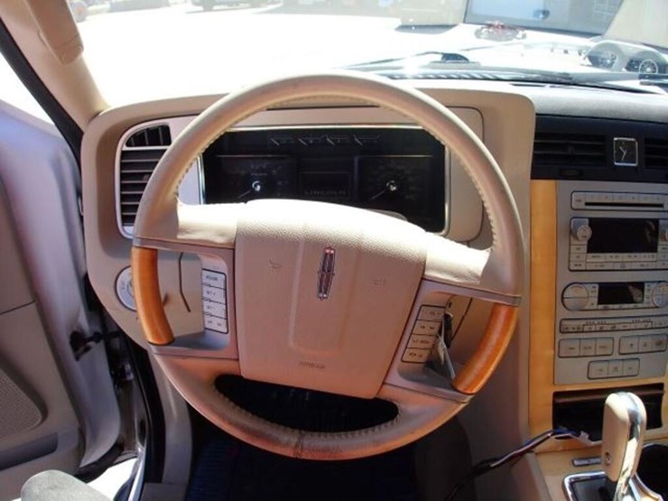 2009-lincoln-navigator-image-16