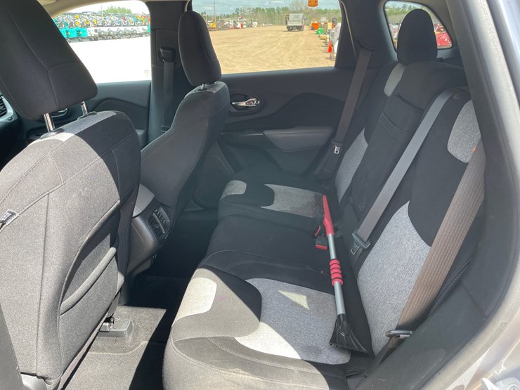 2014-jeep-cherokee-image-27