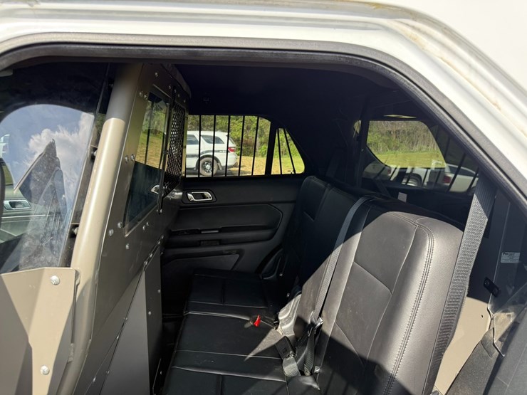 2018-ford-explorer-image-39