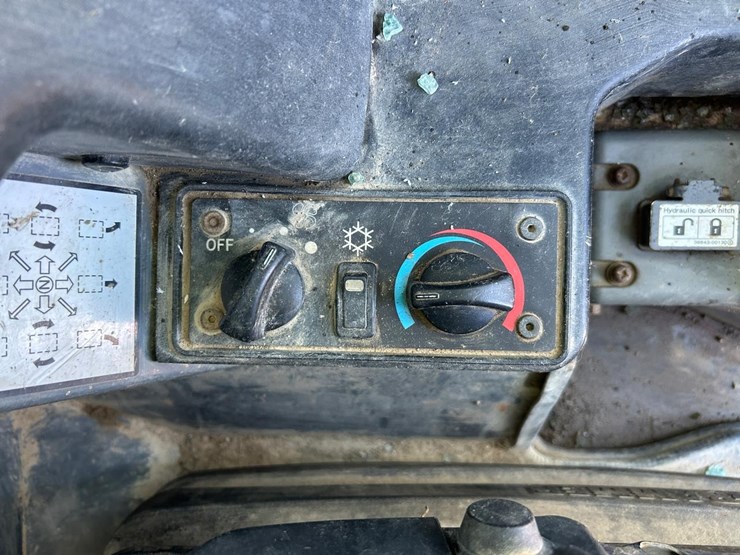 2016-takeuchi-tl8-image-27