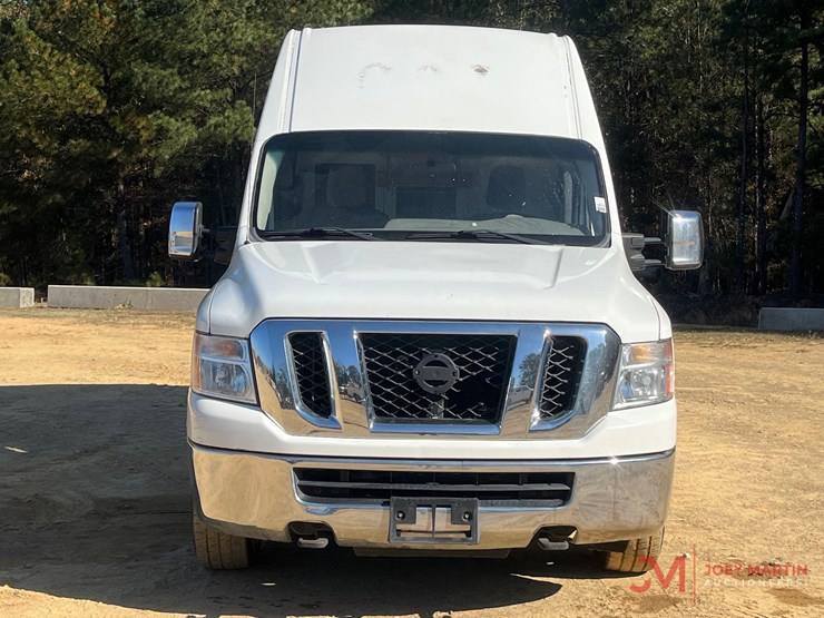 2013-nissan-nv3500hd-image-5