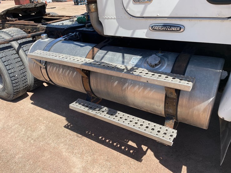 2007-freightliner-fld120-image-21