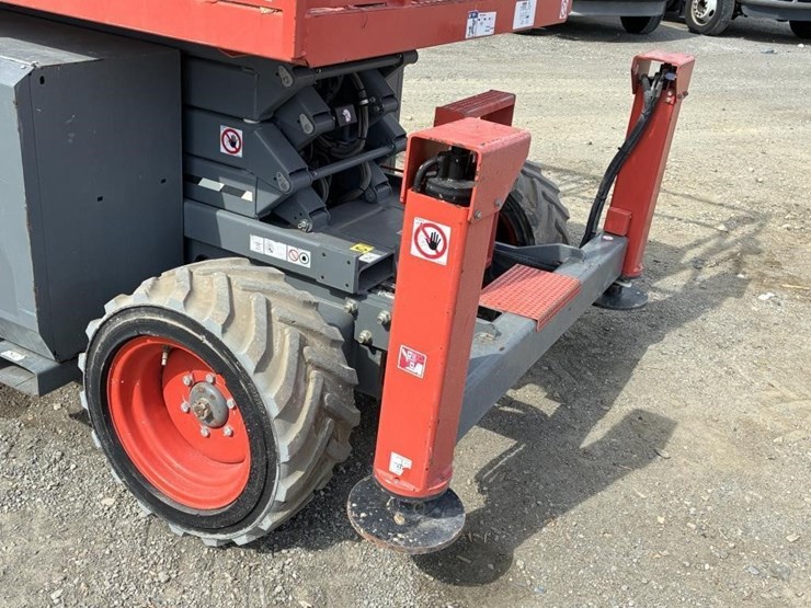 2019-skyjack-sj6826rt-image-8