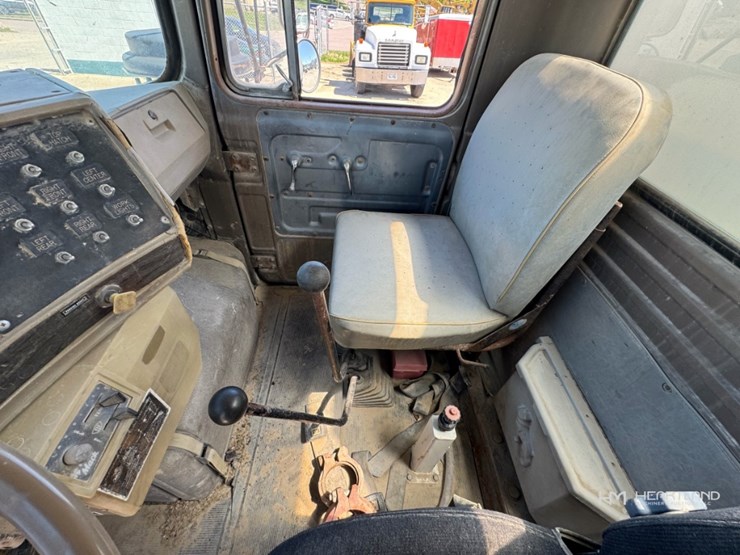 1985-mack-dm686s-image-27