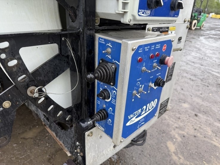 2015-kenworth-t440-image-14