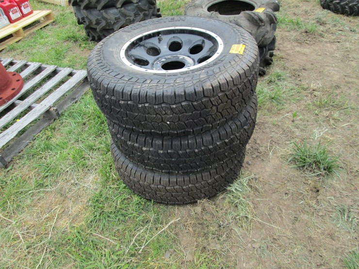 #36774-•-lot-of-(3)-235/70r16-tires-image-2