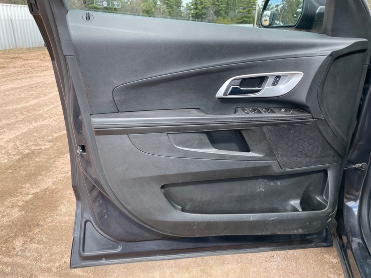 2016-chevrolet-equinox-lt-image-38