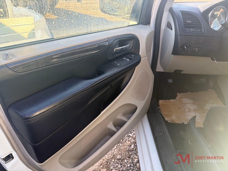 2014-dodge-grand-caravan-image-21