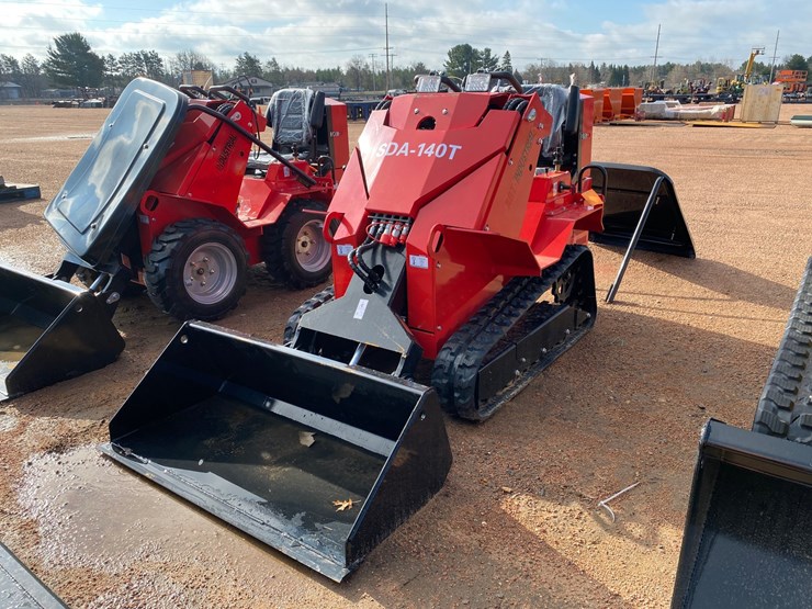 #1157-•-agt-sda-140t-tracked-ride-on-mini-skid-steer-image-1