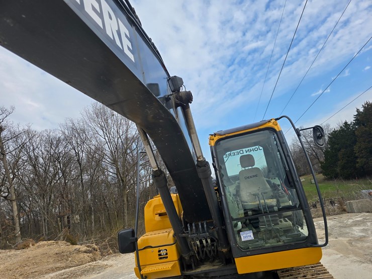 2013-deere-160g-lc-image-26