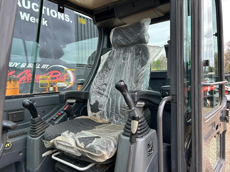 2019-case-cx57c-image-19