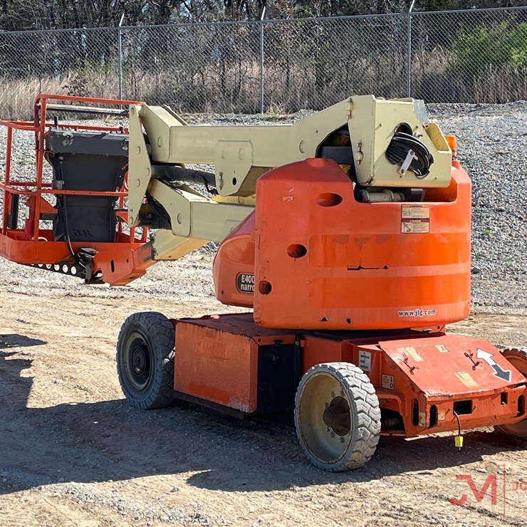 2020 JLG E400A