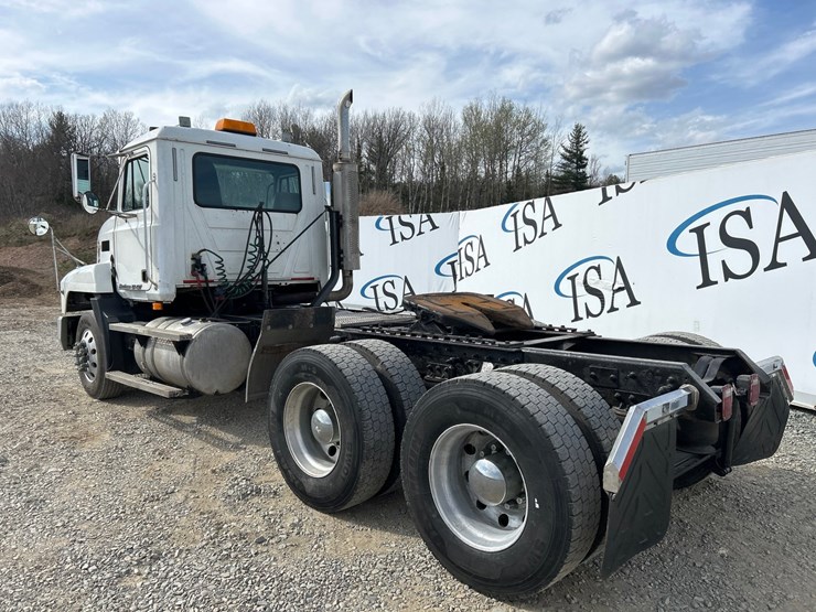 2002-mack-ch613-image-3