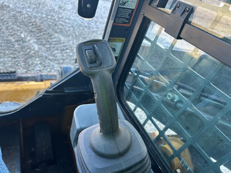 2016-deere-317g-image-20