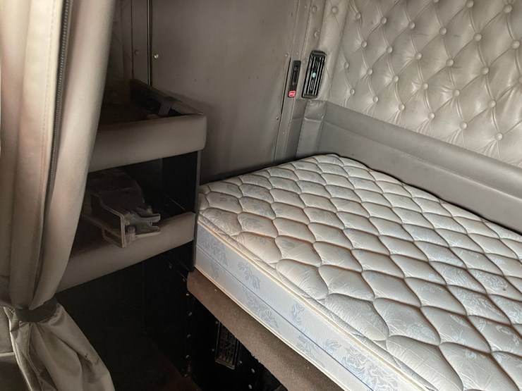 2016-kenworth-t660-image-62