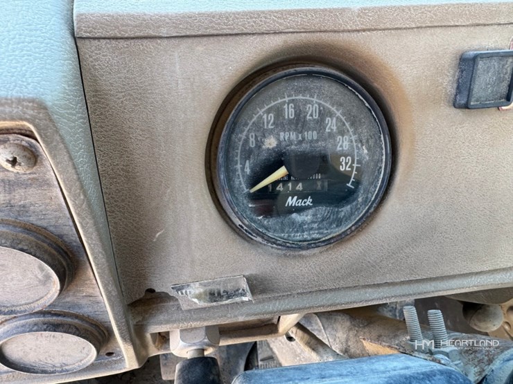 1985-mack-dm686s-image-26