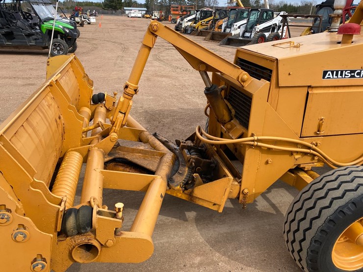 #1004-•-1982-allis-chalmers-714-series-b-industrial-plow-tractor-image-15