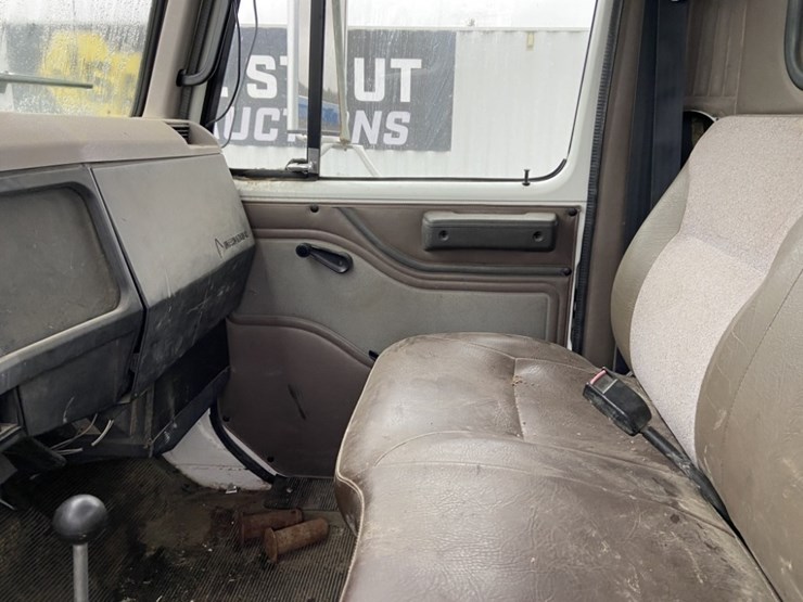 1995-international-4700-image-13