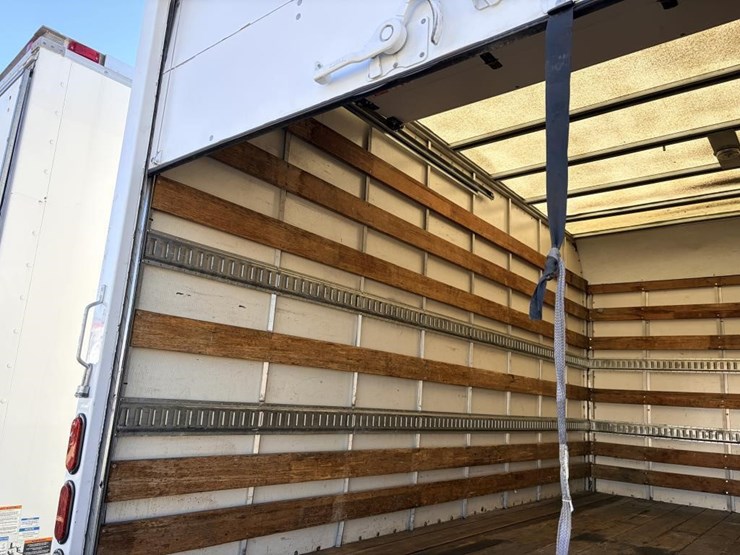 2013-isuzu-nrr-image-20