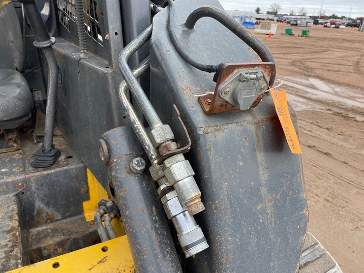 2007-new-holland-c185-image-29