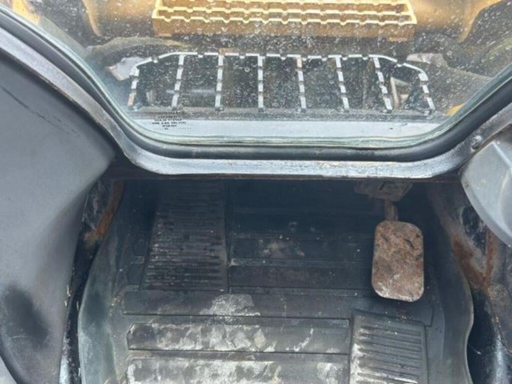 2014-caterpillar-262d-image-19