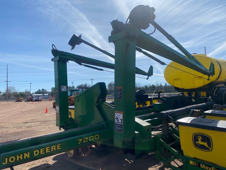 john-deere-7200-image-57