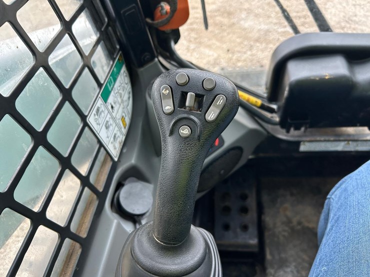 2024-bobcat-t770-image-26