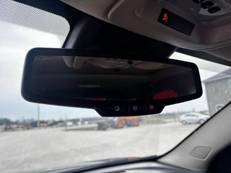 2017-chevrolet-equinox-image-30