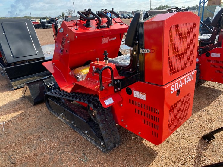 #1157-•-agt-sda-140t-tracked-ride-on-mini-skid-steer-image-4