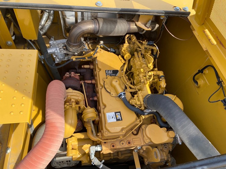 2018-caterpillar-320-image-44