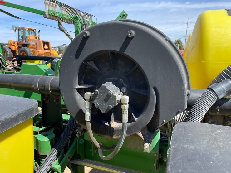 john-deere-7200-image-47