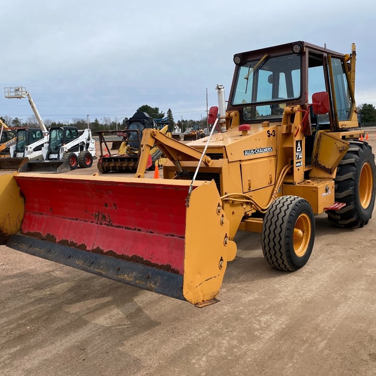 #1004 • 1982 Allis Chalmers 714 Series B Industrial Plow Tractor